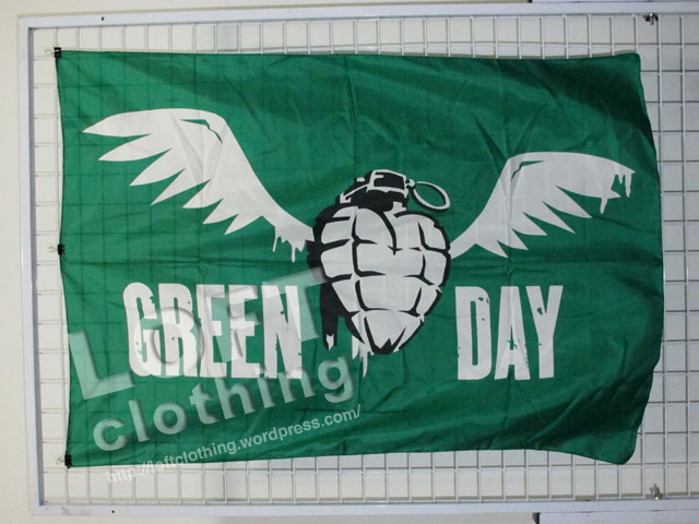 GREEN DAY - WINGED GRENADE Flag